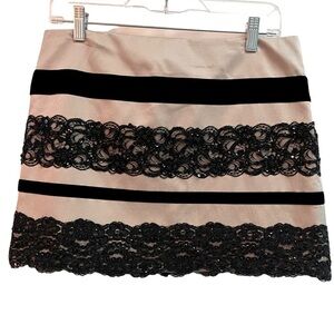 NANETTE LEPORE Women’s Tan and Black Mini Skirt with velvet and lace - size 6